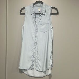 HINGE-sleeveless button down